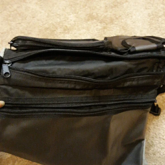 Calvin Klein Crossover Bag - Picture 9 of 9